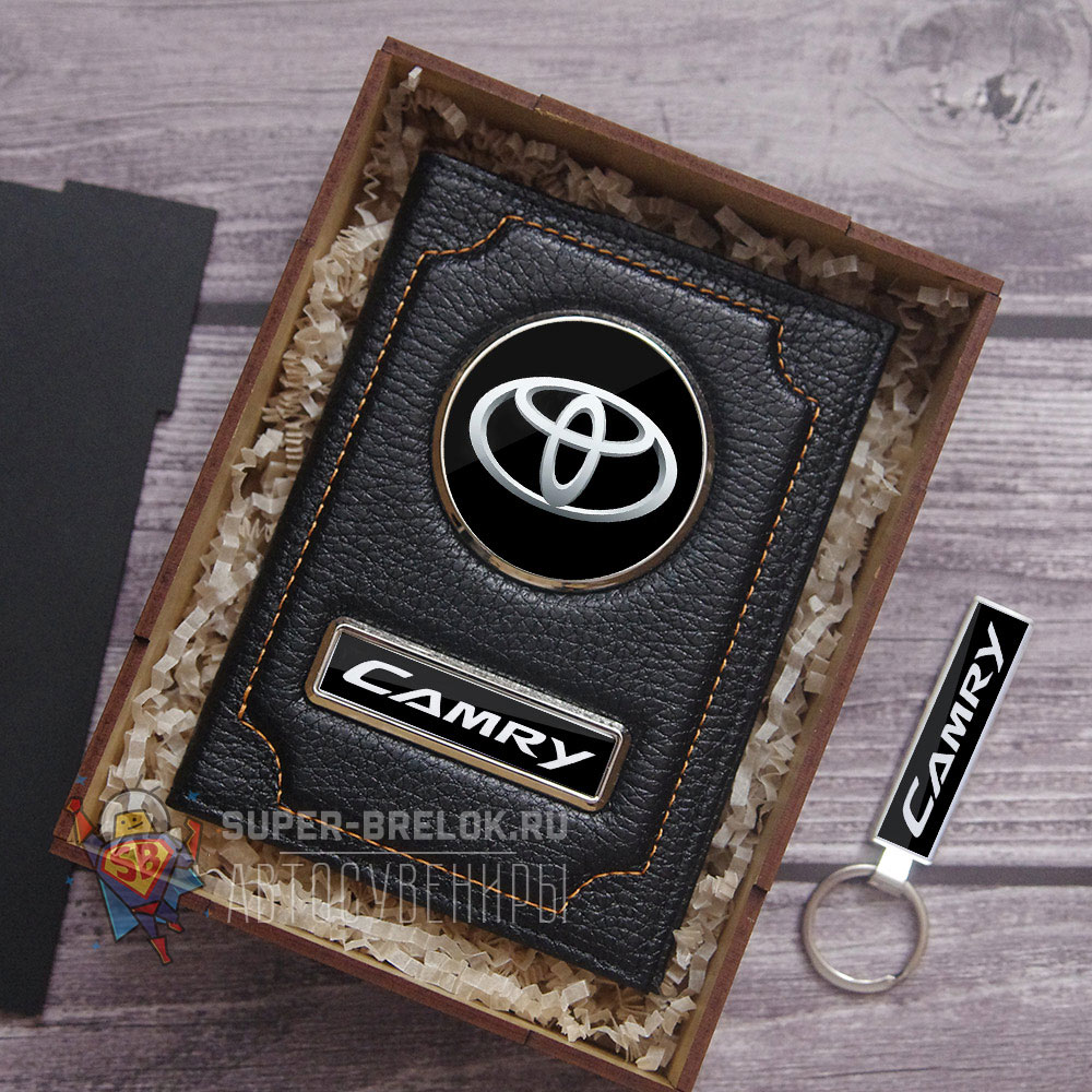 Обложка с логотипом Toyota Camry